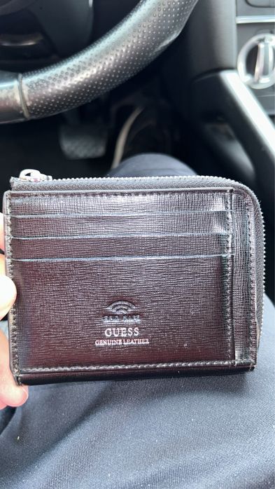 Кард Холдър Guess