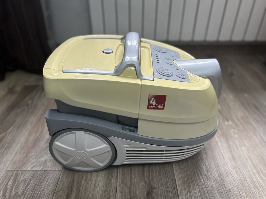 Моющий пылесос Zelmer с водным фильтром