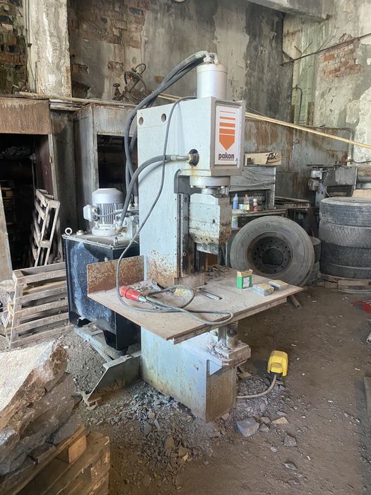 Masina de taiat Spărgător pavaj piatra Pakon 40 t