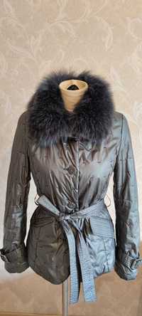 Продам женскую куртку с мехом песца 42-44 размер