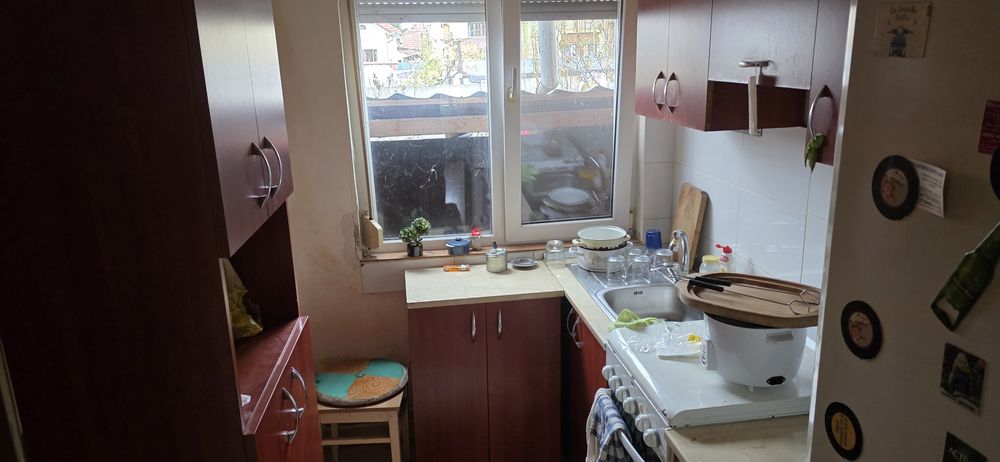 Vand casa o cam 30 m teren 100m