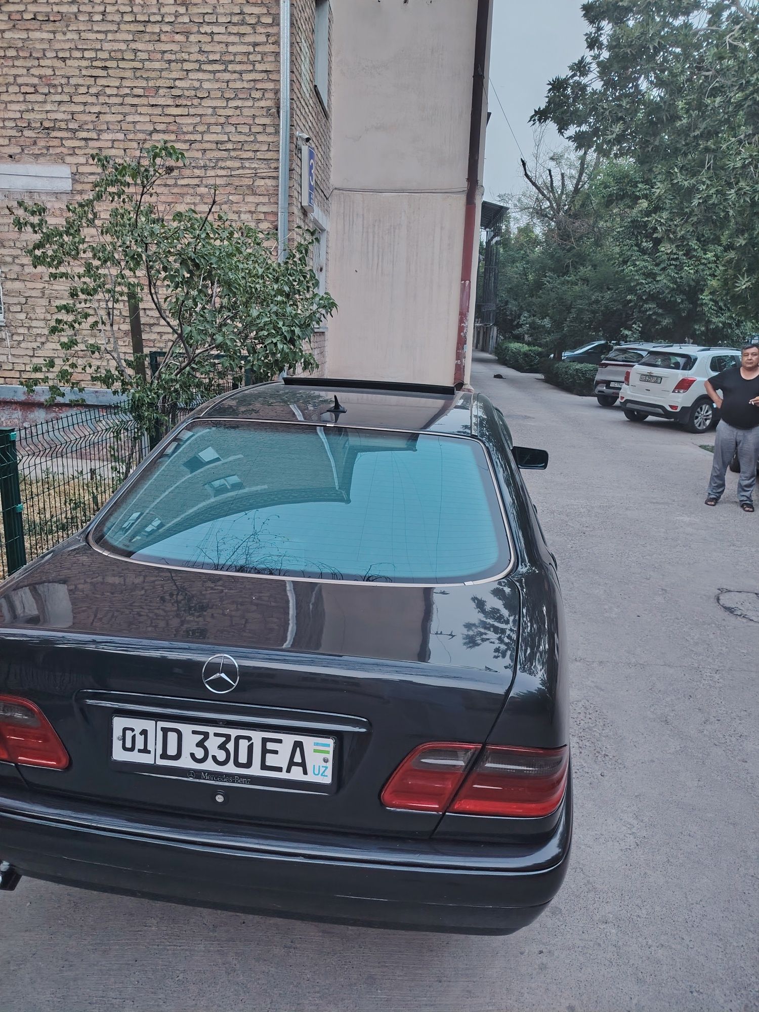 Автомобиль мерседес