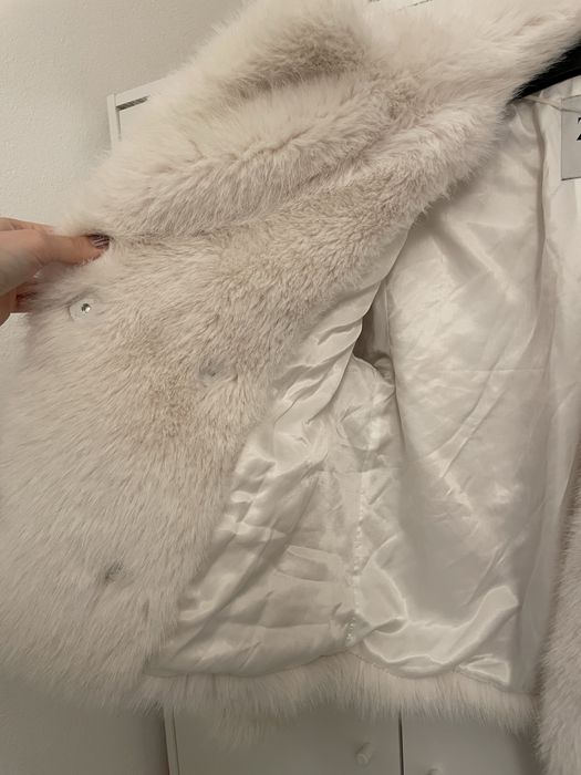 Blanită albă Zara, din colectia trecută.