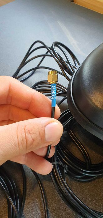 Teltonika Industrial 5G Router si antena retelistica MIMO GNSS IP67