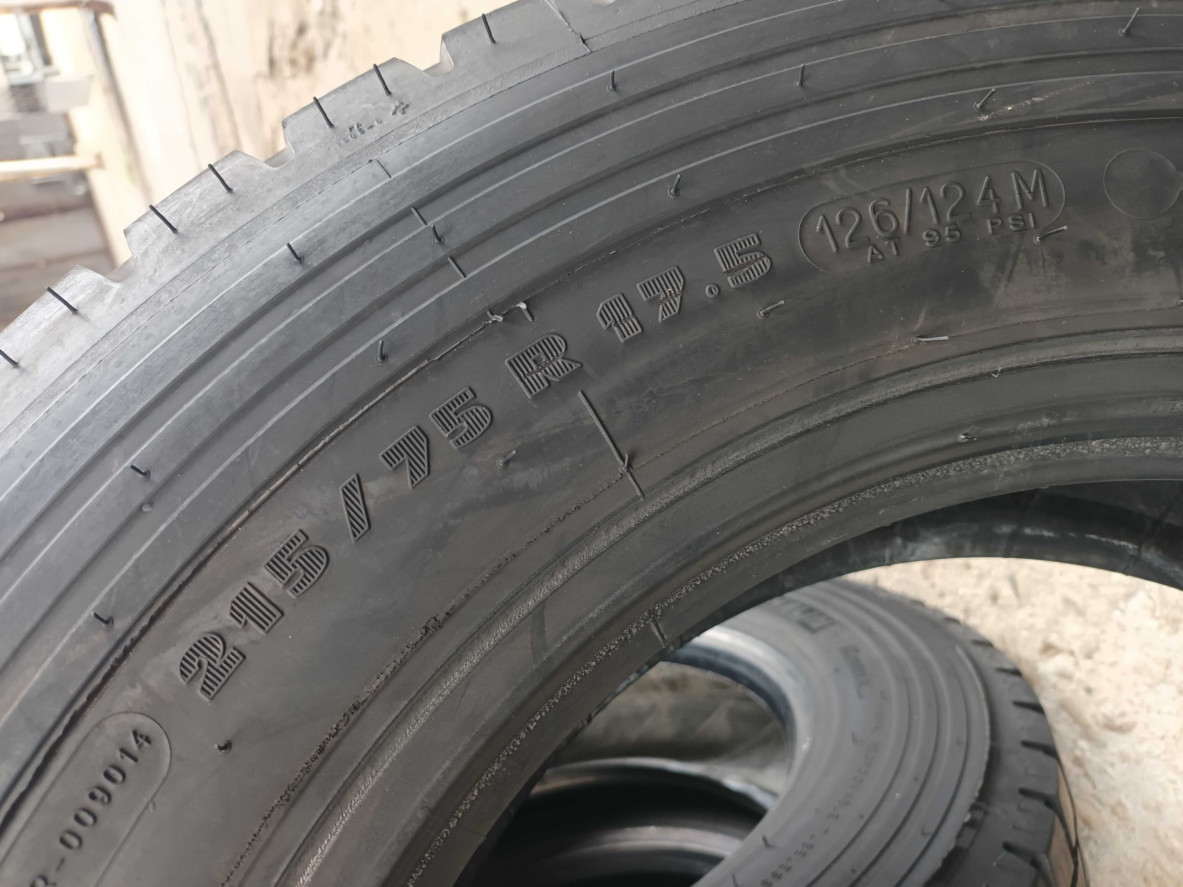 1 тежкотоварнa гумa 215/75 R17.5 Michelin XDE2 126/124M M+S DOT4922