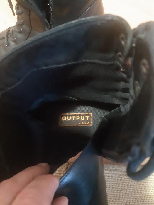 Bocanci bărbătești mărimea 44 .