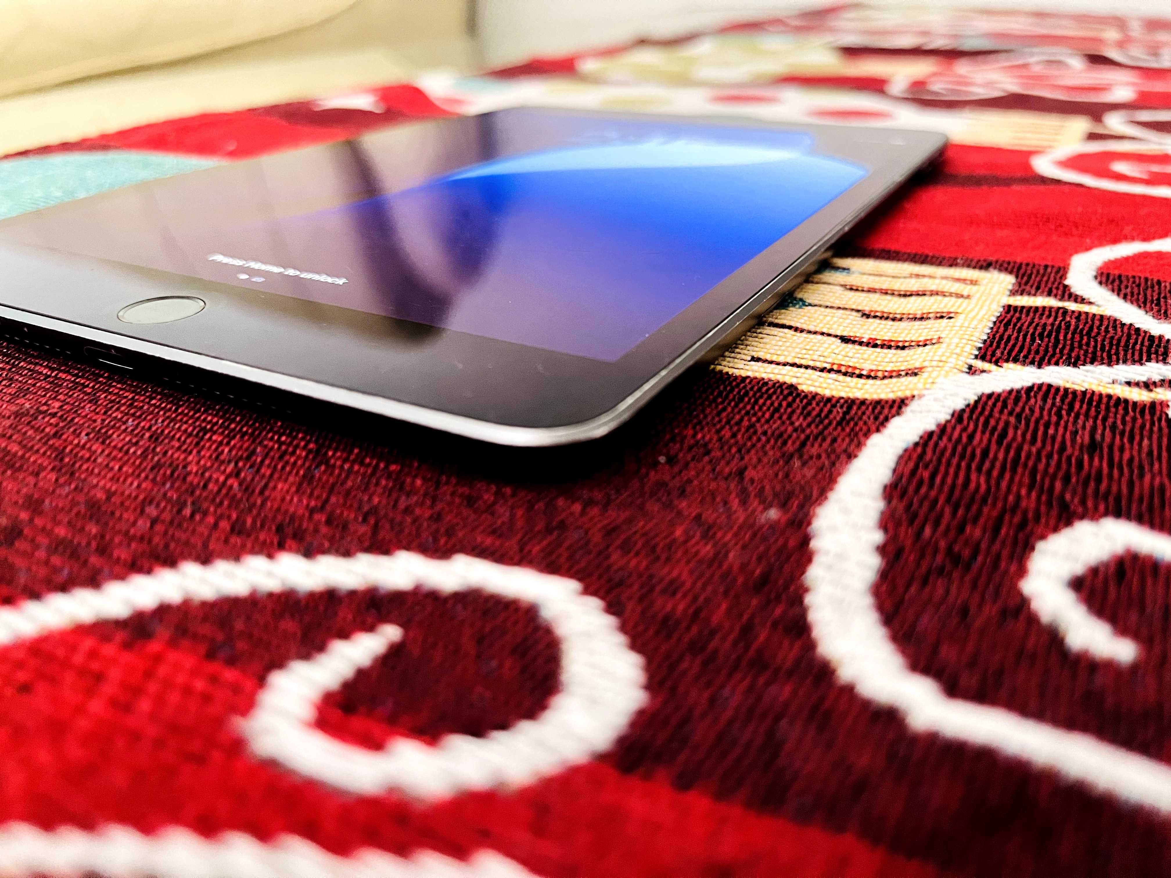 Apple iPad Mini 5th Gen 7.9in Mid 2019, A2124 64GB Wi-Fi+Cellular