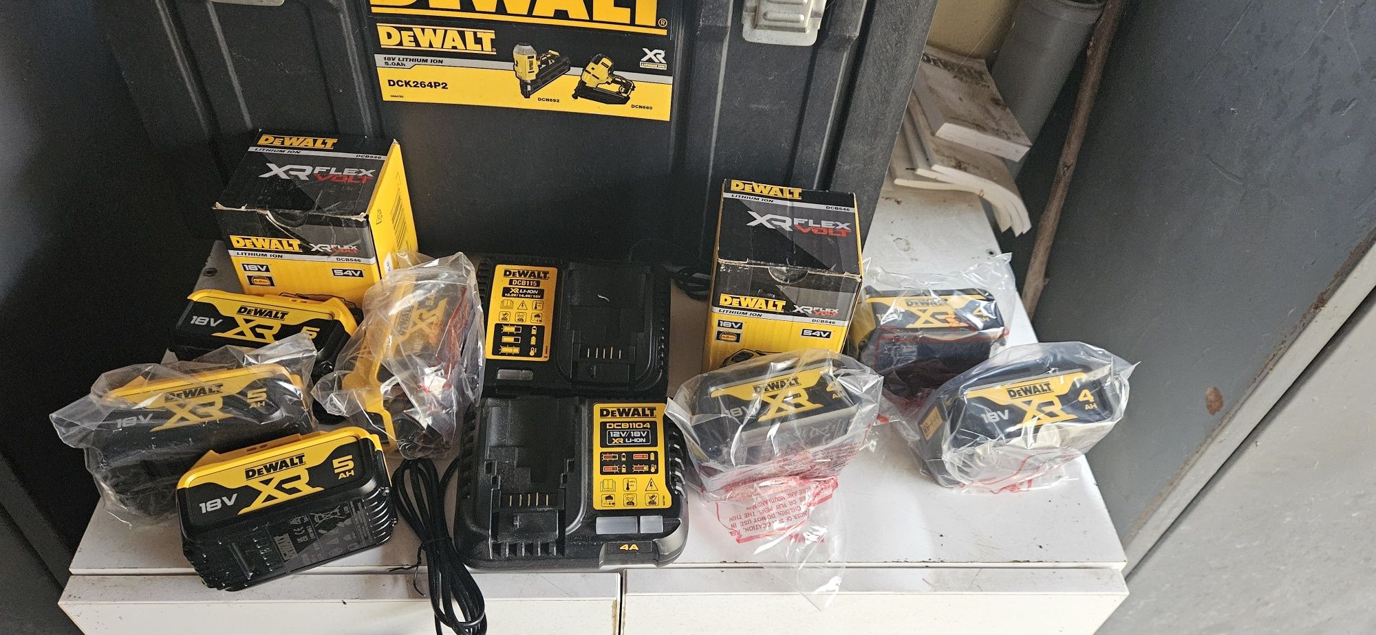 Încărcătoare si acumulatori Dewalt