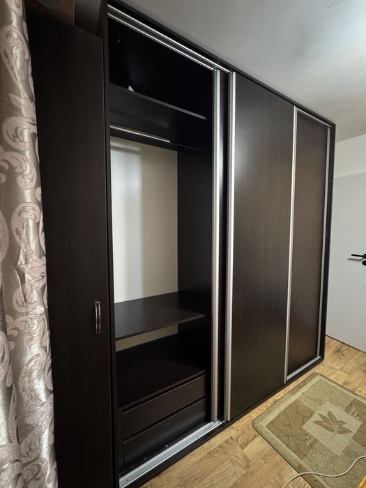 Dressing /Șifonier dormitor cu uși culisante – stare foarte bună