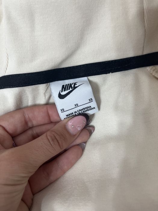 Екип на Nike Tech