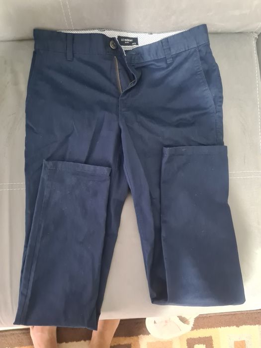 Vând blugi mărime 28-32 !