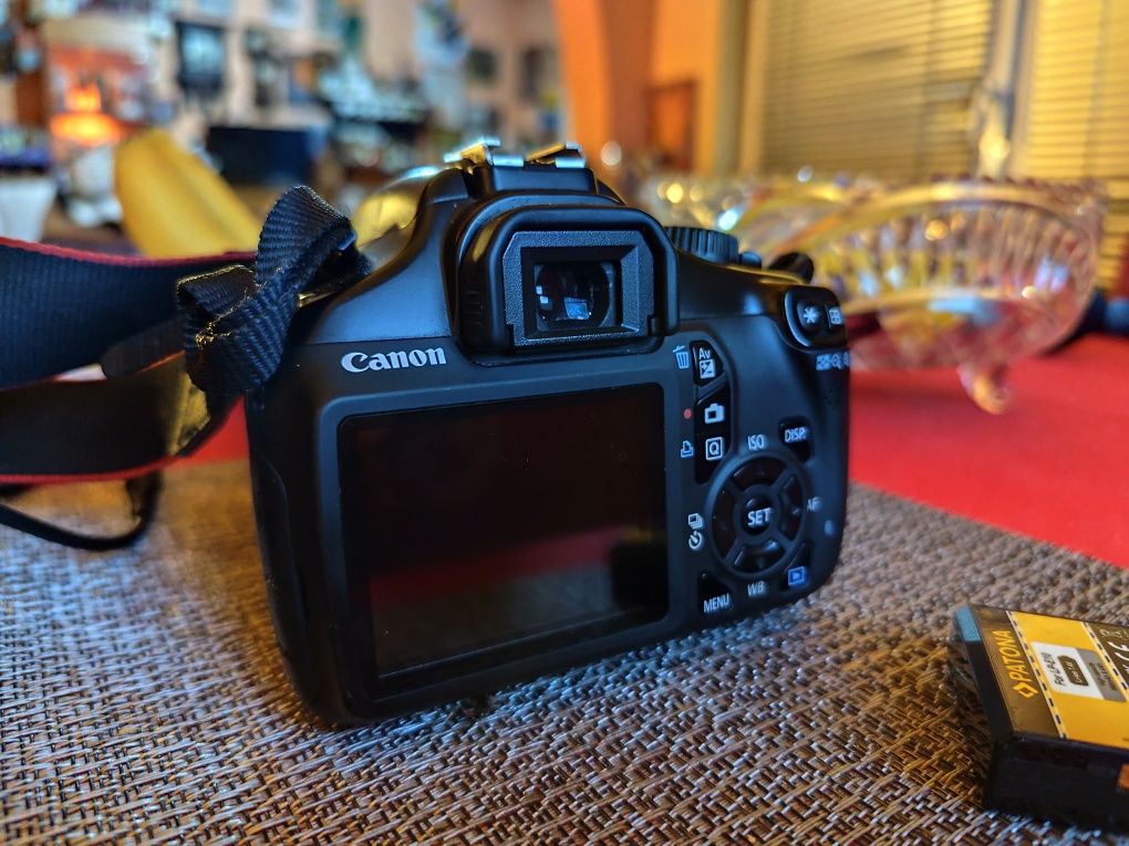 Фотоапарат Canon EOS  1100D