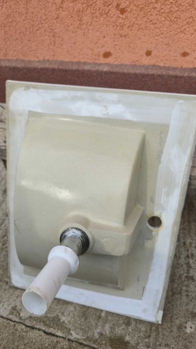 2 Chiuvete inox si una din ceramica