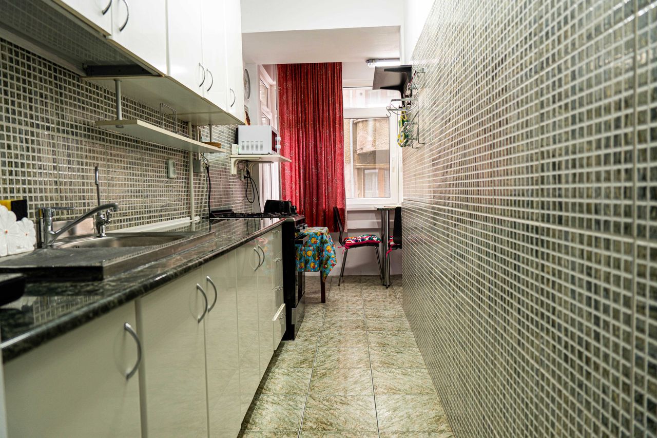 Дава се под наем Двустаен апартамент в София, Център - 56 кв.м за 382.5 € - Снимка #3