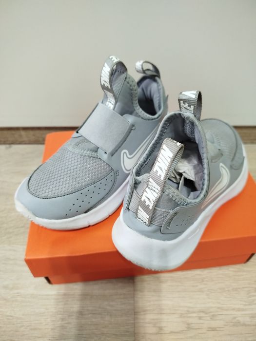 Маратонки Nike номер 28,5