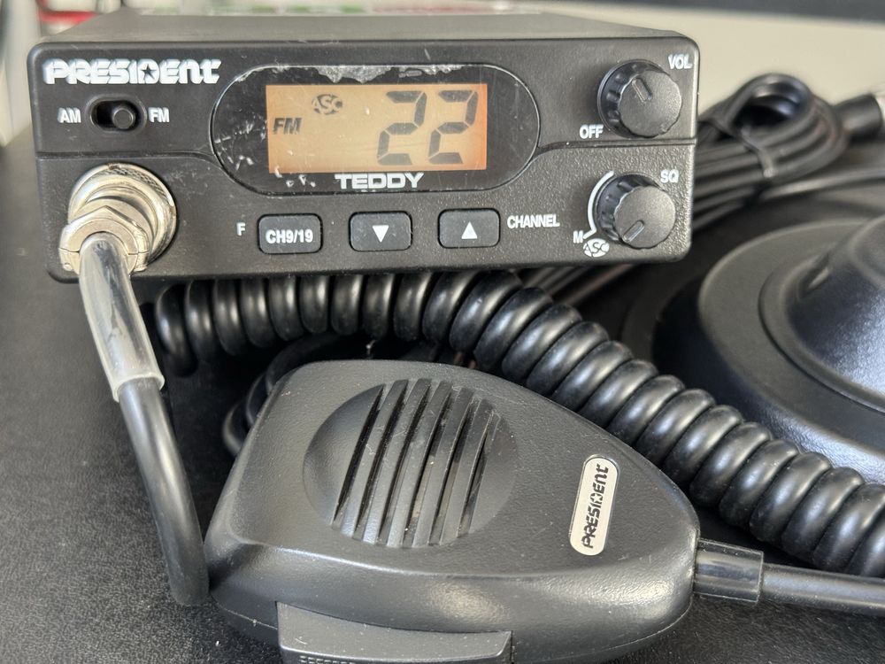 Statie radio CB auto President Teddy cu antena magnetica 70CM