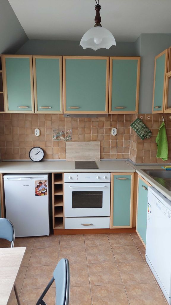 Дава се под наем Тристаен апартамент в София, Яворов - 100 кв.м за 612 € - Снимка #1