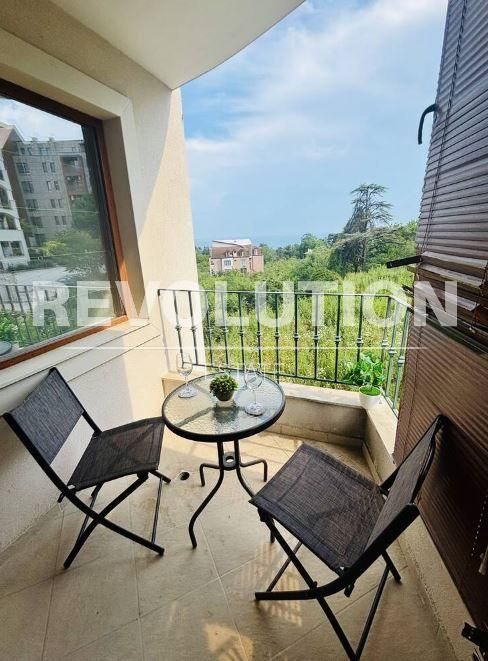 Тристаен апартамент в района на св. Константин и Елена!