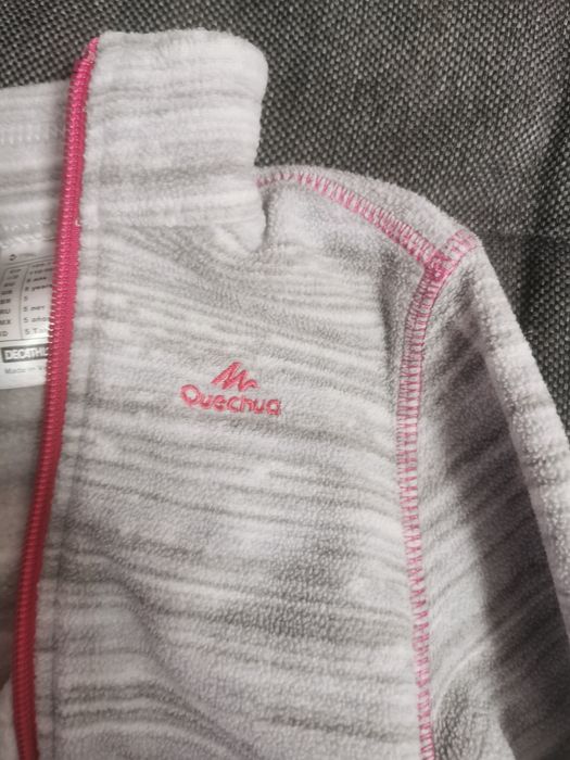 Vând bluză fleece cu fermoar, 5 ani