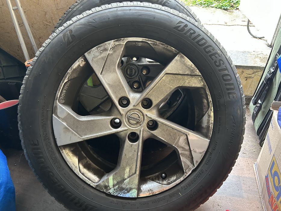 215 65 17 зимни Bridgestone & джанти Nissan