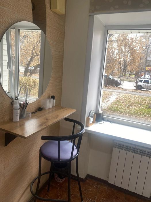 Место бровиста или визажиста