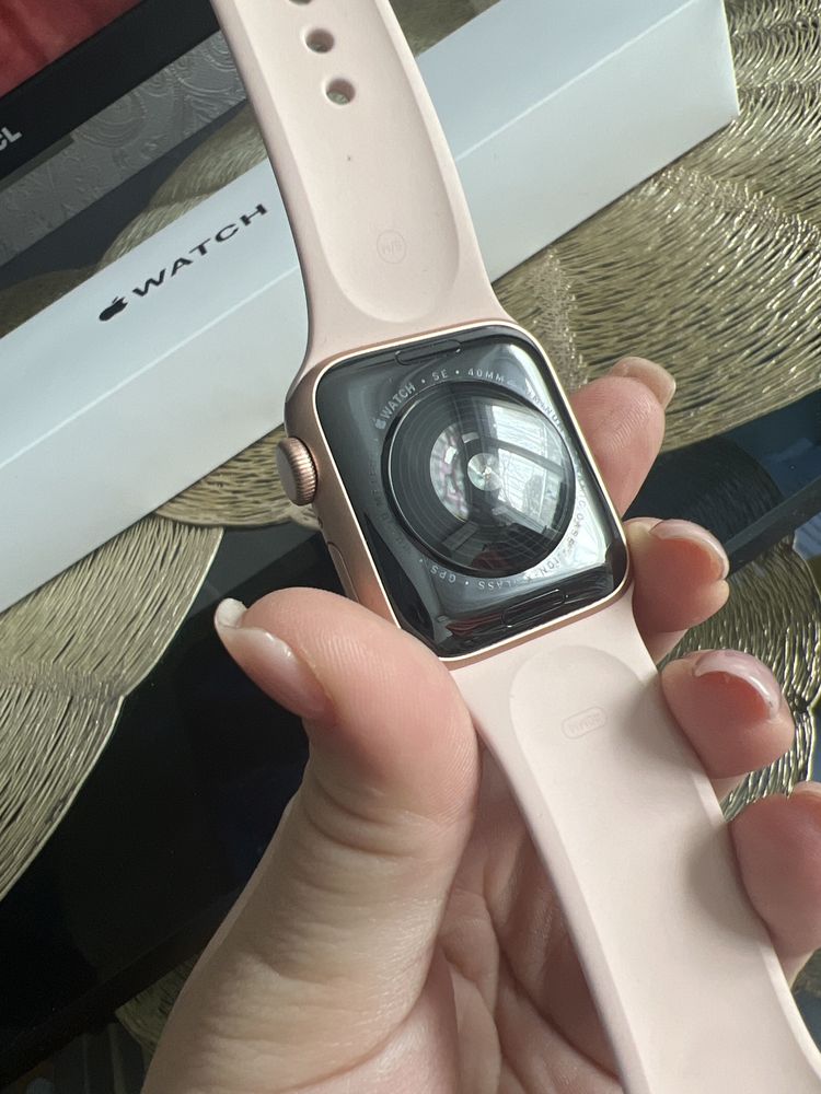Продам Apple Watch SE 40 mm