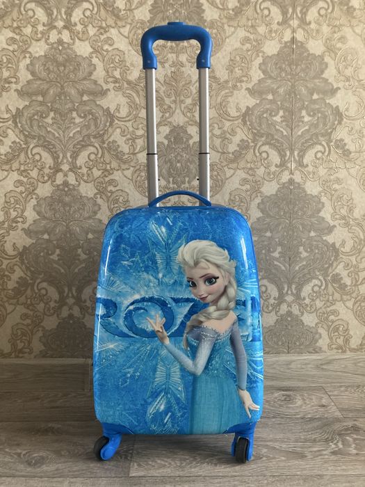 Продам чемодан для девочки