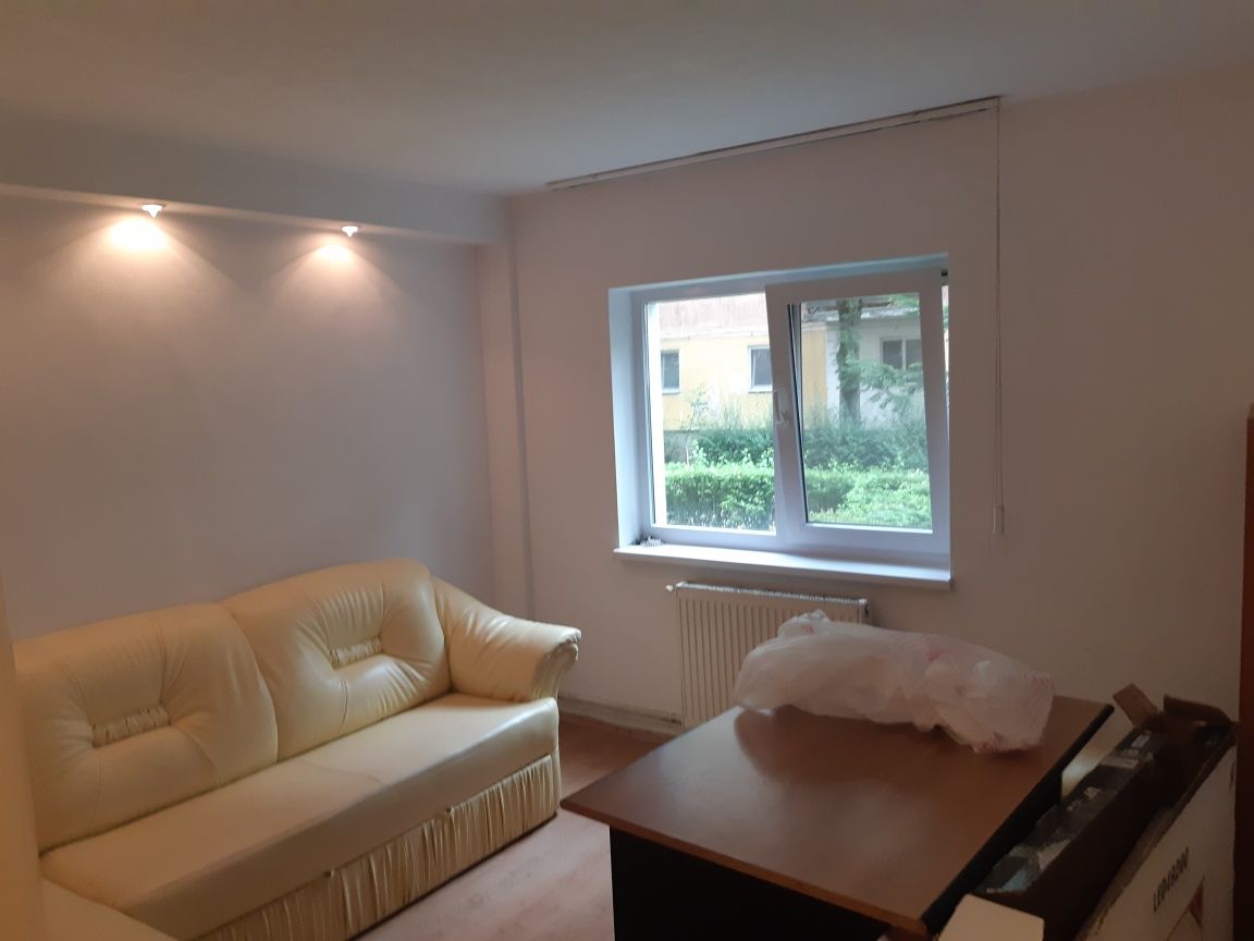 Vând schimb apartament cu 4 camere