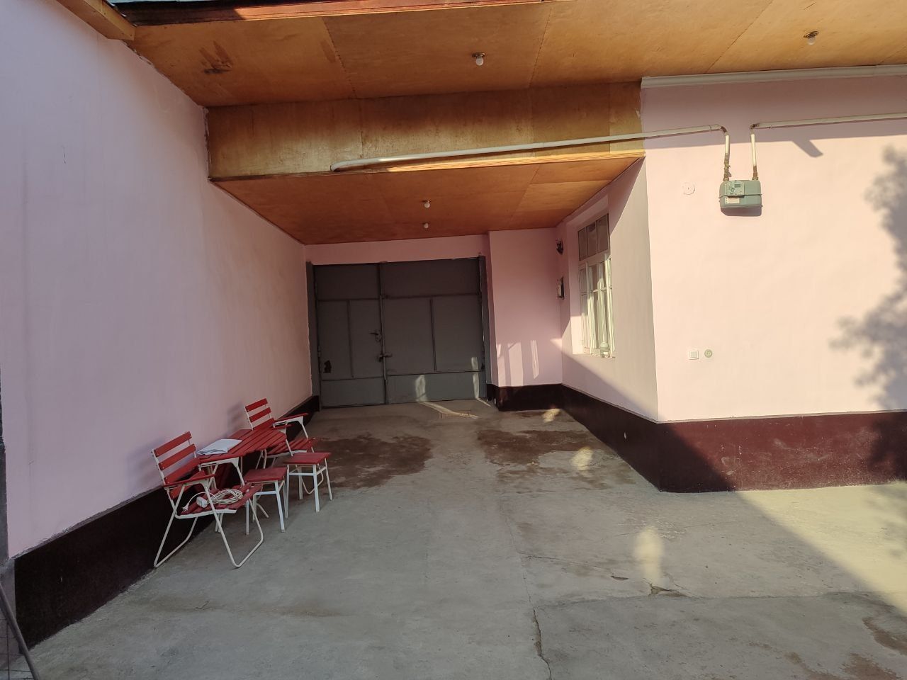 Nurafshon ko'chasida 4,5 sotix hovli sotiladi.