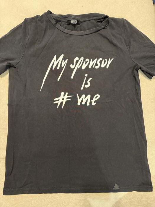 Черна тениска на Алеса