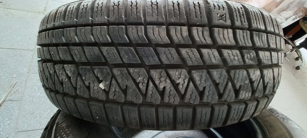 Зимни гуми KUMHO 215/70/16/7мм. Грайфер  2019г. 250лв.