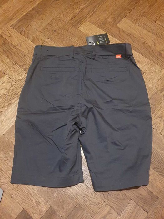 Pantaloni scurti NIKE de golf marime M standard fit