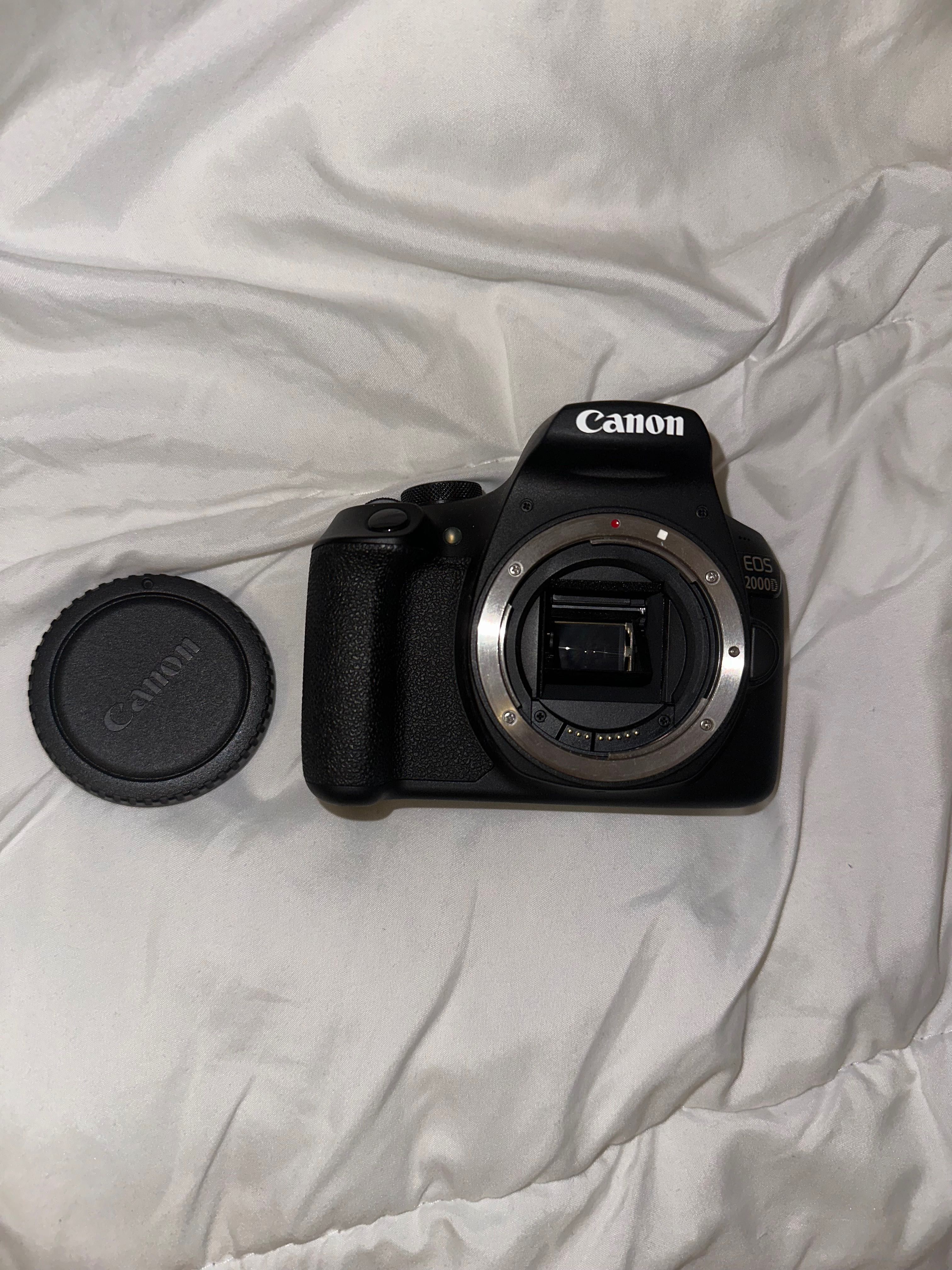 Canon EOS 2000D DSLR + обектив EFS 18-55mm