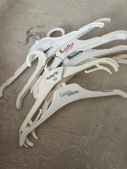 Вешалки детские разные белые