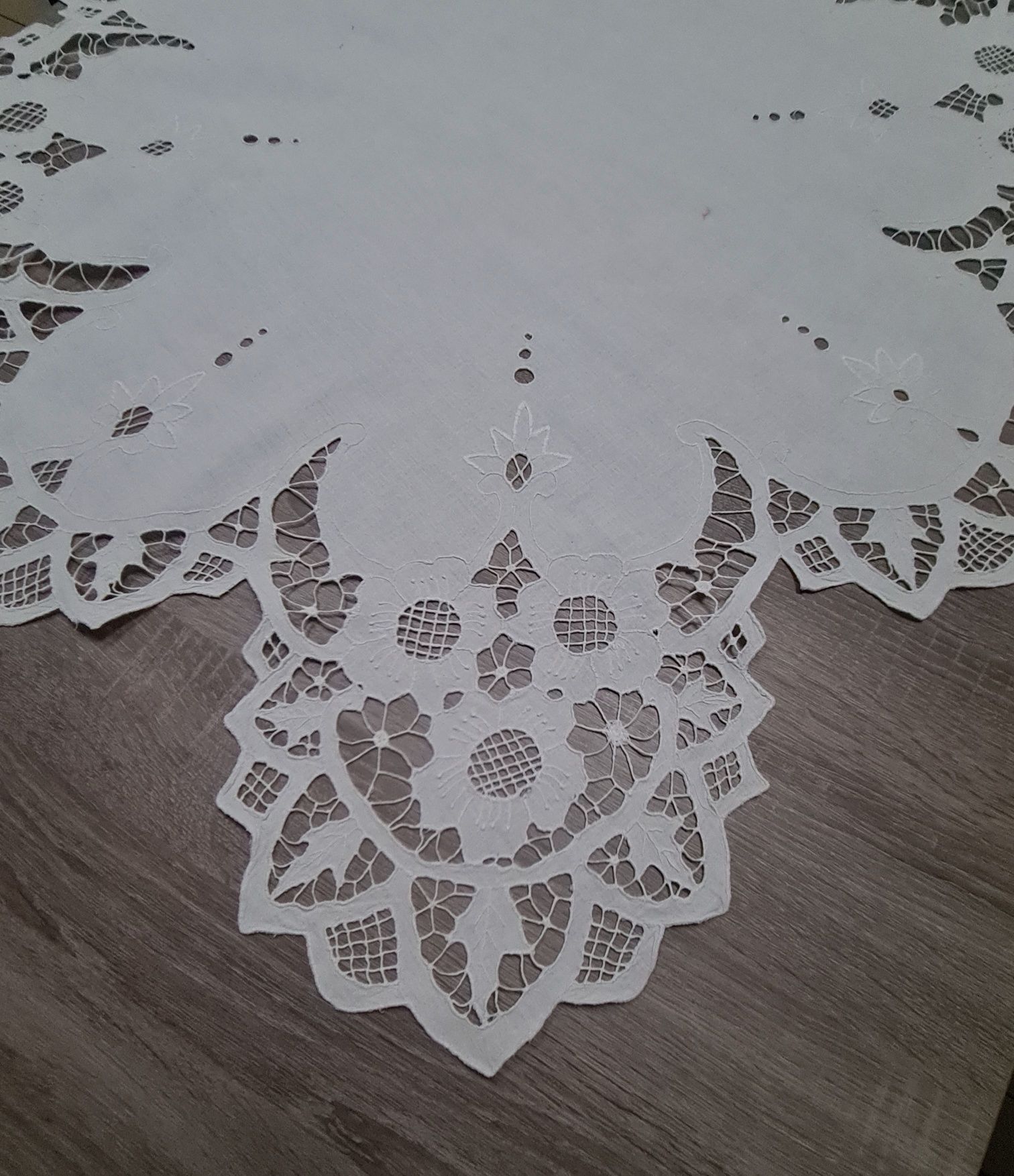 Față de masă vintage broderie spartă 103/94 cm