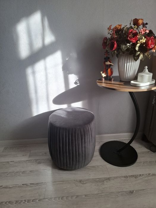 Продаю пуфик серого цвета