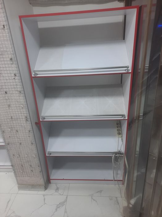 Magazin uchun polkalar, yangiday