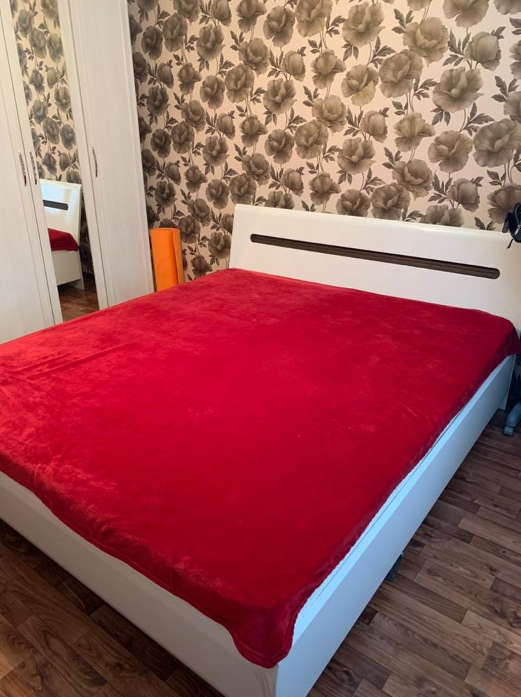 Продается кровать с матрасом