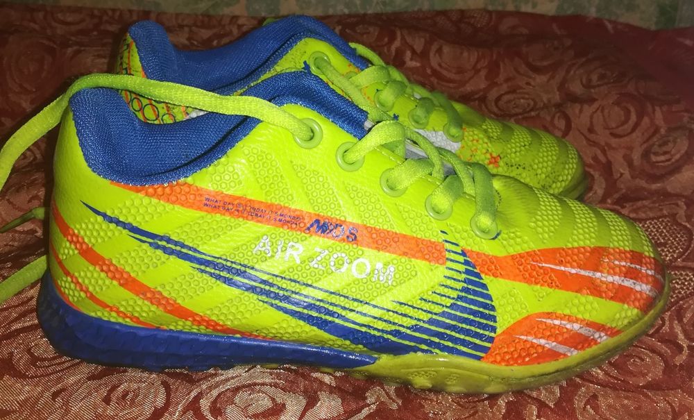 Бутсы сороконожки 32 размер