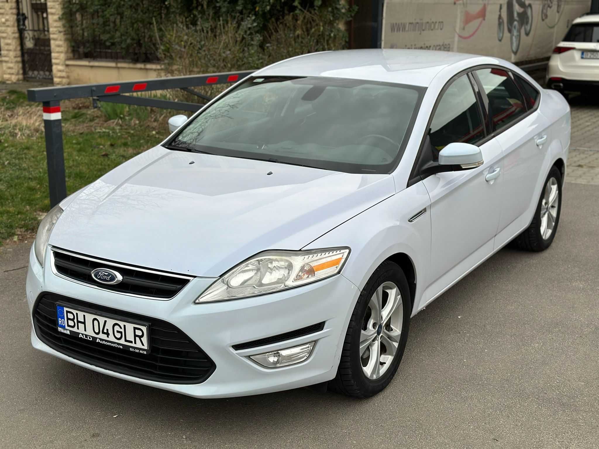 Ford Mondeo 1.6D 116cp E5 2013 limuzina pret 7490eu neg