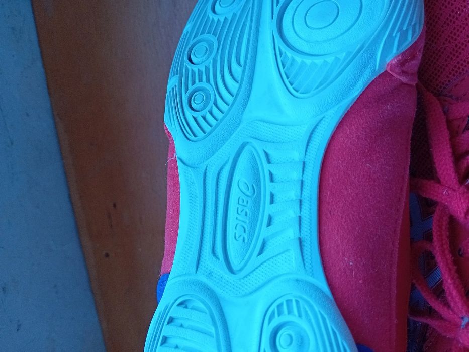 Adidași pentru sala