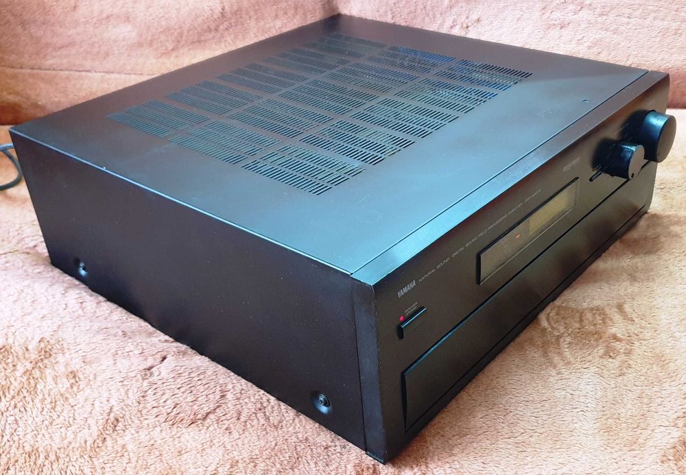 Yamaha DSP-A2070 amplificato power in stereo mode: 2 x 215W into 4Ohm