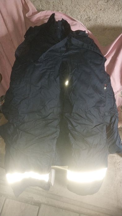 Продам зимнию спец одежду