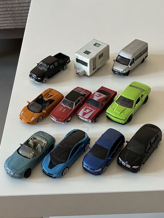 Колички 1:64 неразопаковани и разопаковани
