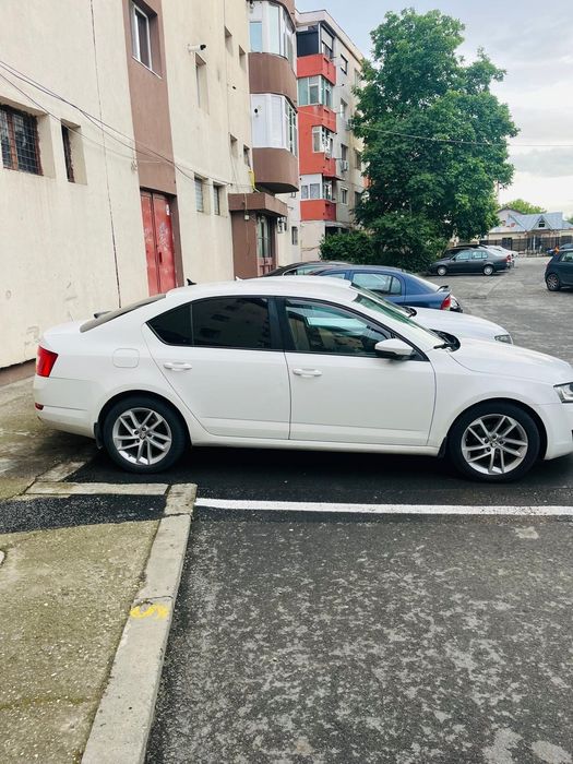 Vând skoda Octavian automata