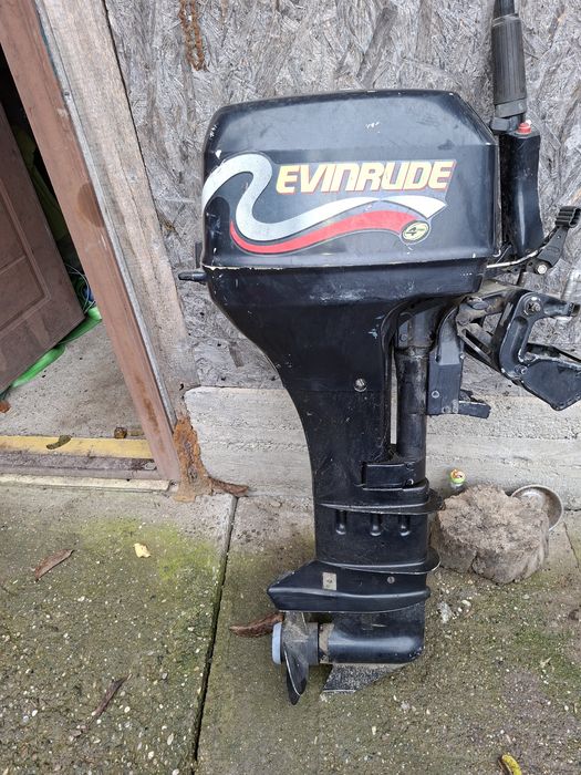 Vând barcă  kolibri 3m.30 cu motor de barcă Evirunde  8 cai 4 timpi