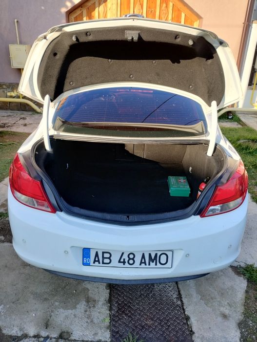 Opel insignia vând sau schimb cu basculabile 3,5 tone