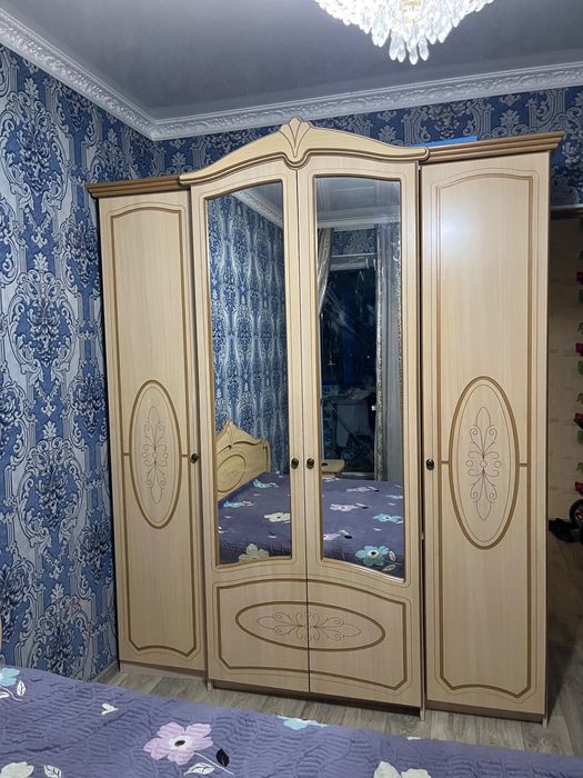 Продам шкаф четырехдверный