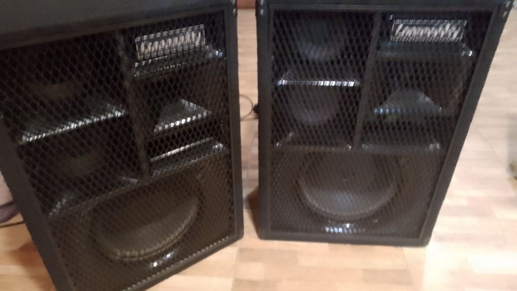 2 boxe Community horn