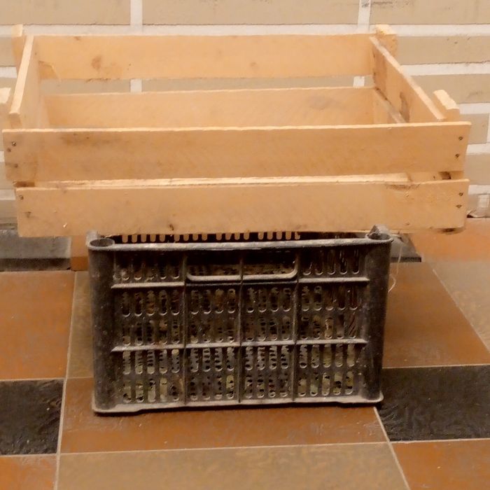 Яшиклар егоч ва пластмассадан